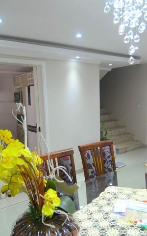 Casa à venda com 250m², 4 quartos e 4 vagasSala