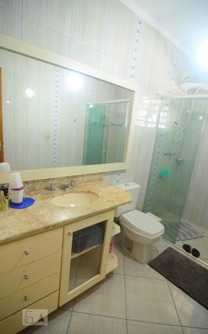 Casa à venda com 250m², 4 quartos e 4 vagasBanheiro social