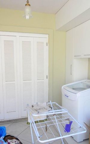 Casa à venda com 250m², 4 quartos e 4 vagasÁrea de serviço