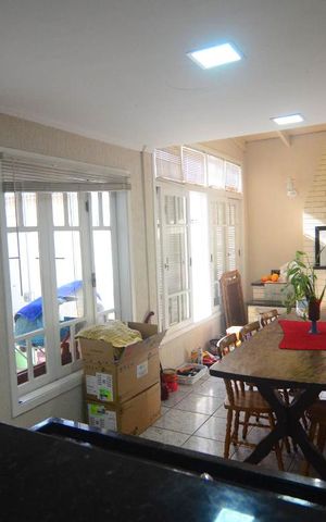 Casa à venda com 250m², 4 quartos e 4 vagasCozinha