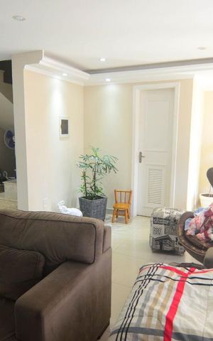 Casa à venda com 250m², 4 quartos e 4 vagasSala