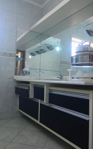 Casa à venda com 250m², 4 quartos e 4 vagasBanheiro suíte