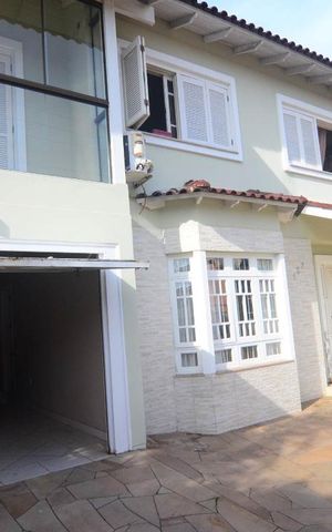 Casa à venda com 250m², 4 quartos e 4 vagasFachada