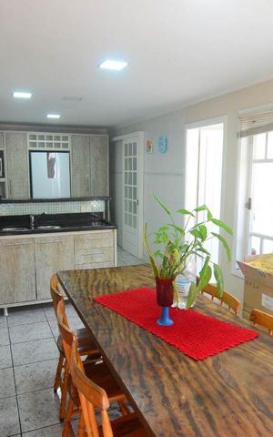 Casa à venda com 250m², 4 quartos e 4 vagasCozinha
