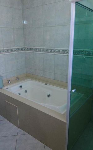 Casa à venda com 250m², 4 quartos e 4 vagasBanheiro suíte