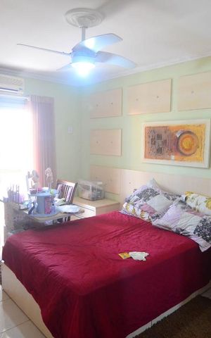 Casa à venda com 250m², 4 quartos e 4 vagasSuíte