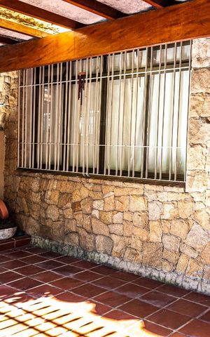 Casa à venda com 168m², 3 quartos e 2 vagasFachada Interna
