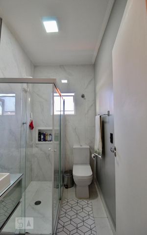 Casa para alugar com 210m², 2 quartos e 2 vagas Casa para alugar com 210m², 2 quartos e 2 vagasBanheiro da Suíte 1