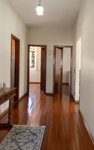 Casa à venda com 360m², 4 quartos e 4 vagasCorredor
