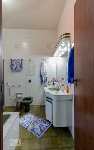 Casa à venda com 360m², 4 quartos e 4 vagasBanheiro da Suíte 1