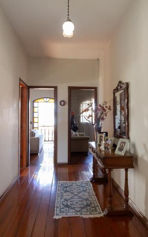 Casa à venda com 360m², 4 quartos e 4 vagasCorredor