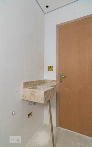 Apartamento à venda com 70m², 3 quartos e 2 vagas Apartamento à venda com 70m², 3 quartos e 2 vagasBanheiro