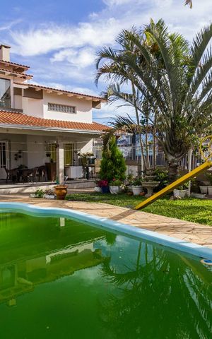 Casa à venda com 267m², 4 quartos e 2 vagas Casa à venda com 267m², 4 quartos e 2 vagasPiscina