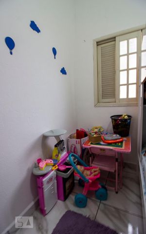 Casa à venda com 172m², 4 quartos e 2 vagasQuarto 3