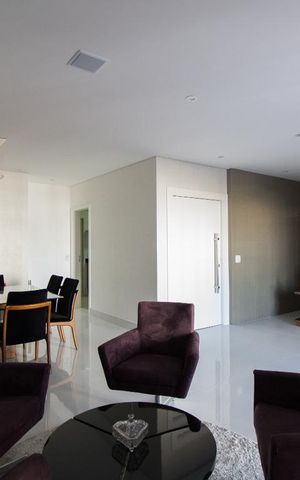 Apartamento para alugar com 247m², 3 quartos e 4 vagas Apartamento para alugar com 247m², 3 quartos e 4 vagasSala de jantar