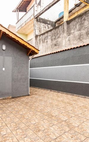 Casa à venda com 165m², 2 quartos e 2 vagas Casa à venda com 165m², 2 quartos e 2 vagasQuintal