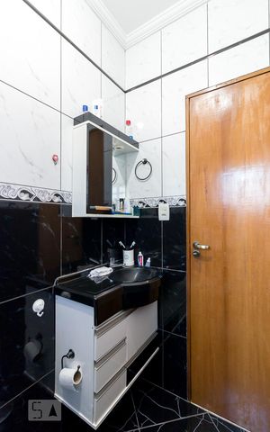 Casa à venda com 230m², 2 quartos e 1 vagaBanheiro social