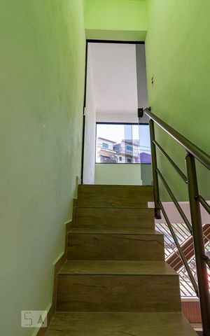 Casa à venda com 230m², 2 quartos e 1 vagaEscadas de entrada da casa