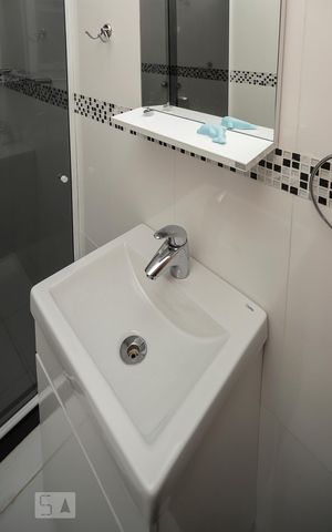 Casa à venda com 380m², 4 quartos e 8 vagas Casa à venda com 380m², 4 quartos e 8 vagasBanheiro Suíte 1