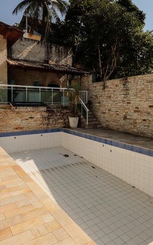 Casa à venda com 380m², 4 quartos e 8 vagas Casa à venda com 380m², 4 quartos e 8 vagasPiscina