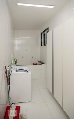 Casa à venda com 380m², 4 quartos e 8 vagas Casa à venda com 380m², 4 quartos e 8 vagasÁrea de Serviço