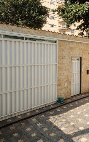 Casa à venda com 380m², 4 quartos e 8 vagas Casa à venda com 380m², 4 quartos e 8 vagasGaragem