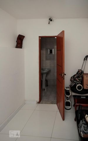 Casa à venda com 380m², 4 quartos e 8 vagas Casa à venda com 380m², 4 quartos e 8 vagasQuarto de Serviço