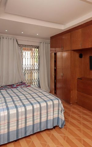 Casa à venda com 380m², 4 quartos e 8 vagas Casa à venda com 380m², 4 quartos e 8 vagasSuíte 4