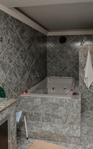 Casa à venda com 380m², 4 quartos e 8 vagas Casa à venda com 380m², 4 quartos e 8 vagasBanheiro Suíte 4