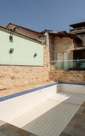 Casa à venda com 380m², 4 quartos e 8 vagas Casa à venda com 380m², 4 quartos e 8 vagasPiscina