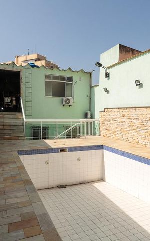 Casa à venda com 380m², 4 quartos e 8 vagas Casa à venda com 380m², 4 quartos e 8 vagasPiscina