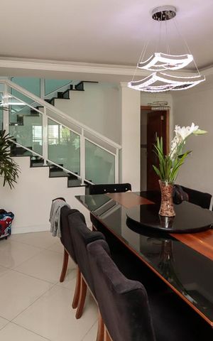 Casa à venda com 380m², 4 quartos e 8 vagas Casa à venda com 380m², 4 quartos e 8 vagasSala