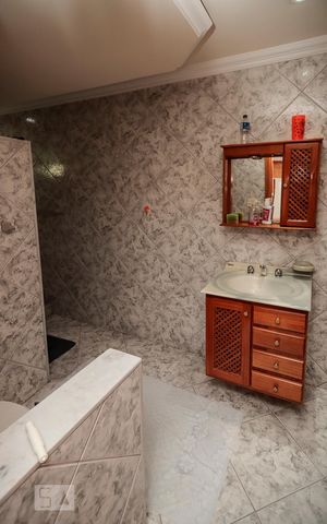 Casa à venda com 380m², 4 quartos e 8 vagas Casa à venda com 380m², 4 quartos e 8 vagasBanheiro Suíte 2