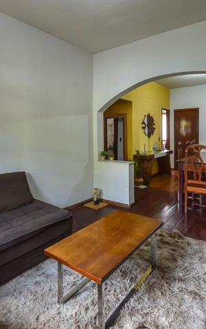 Casa à venda com 300m², 9 quartos e 4 vagasSala