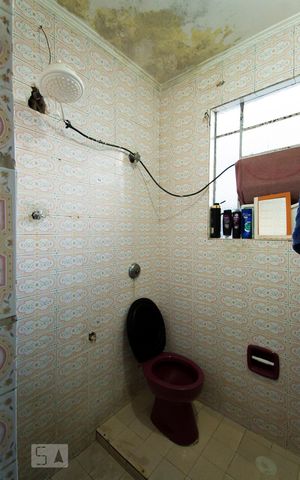 Casa à venda com 250m², 3 quartos e 2 vagasEdícula - Banheiro 