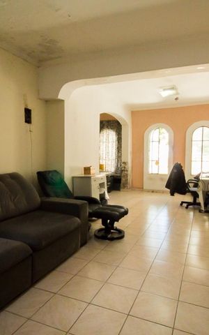 Casa à venda com 250m², 3 quartos e 2 vagasSala