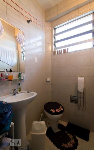 Casa à venda com 250m², 3 quartos e 2 vagasBanheiro da Suíte