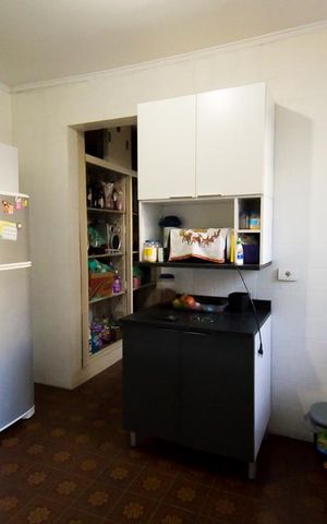 Casa à venda com 250m², 3 quartos e 2 vagasEdícula - Cozinha
