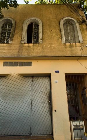 Casa à venda com 250m², 3 quartos e 2 vagasFachada