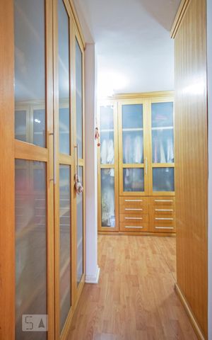 Casa à venda com 220m², 3 quartos e 2 vagas Casa à venda com 220m², 3 quartos e 2 vagasCloset da Suite