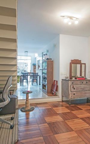 Casa à venda com 220m², 3 quartos e 2 vagas Casa à venda com 220m², 3 quartos e 2 vagasSala