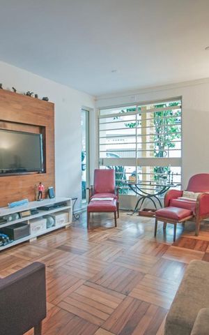 Casa à venda com 220m², 3 quartos e 2 vagas Casa à venda com 220m², 3 quartos e 2 vagasSala