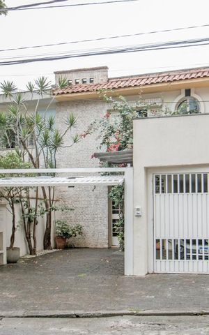 Casa à venda com 220m², 3 quartos e 2 vagas