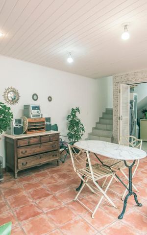 Casa à venda com 220m², 3 quartos e 2 vagas Casa à venda com 220m², 3 quartos e 2 vagasSalão de Festas