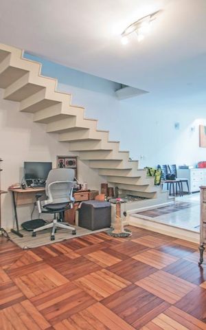 Casa à venda com 220m², 3 quartos e 2 vagas Casa à venda com 220m², 3 quartos e 2 vagasSala