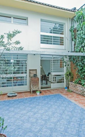 Casa à venda com 220m², 3 quartos e 2 vagas Casa à venda com 220m², 3 quartos e 2 vagasPátio e o Anexo com a Casa