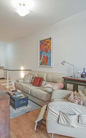 Casa à venda com 220m², 3 quartos e 2 vagas Casa à venda com 220m², 3 quartos e 2 vagasSala de TV