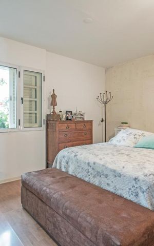 Casa à venda com 220m², 3 quartos e 2 vagas Casa à venda com 220m², 3 quartos e 2 vagasSuite