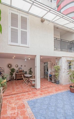 Casa à venda com 220m², 3 quartos e 2 vagas Casa à venda com 220m², 3 quartos e 2 vagasPátio Interno com Anexo