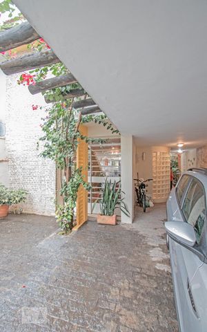 Casa à venda com 220m², 3 quartos e 2 vagas Casa à venda com 220m², 3 quartos e 2 vagasGaragem